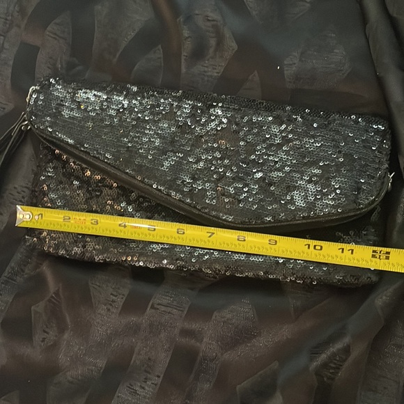 Black sequin wristlet - Picture 5 of 7